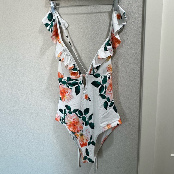 NWT Cupshe Floral One-piece swimwear - Picture 2 of 4